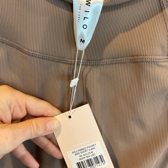 Wilo Ribbed Pocket Bike Shorts NWT Medium Latte - Picture 3 of 5